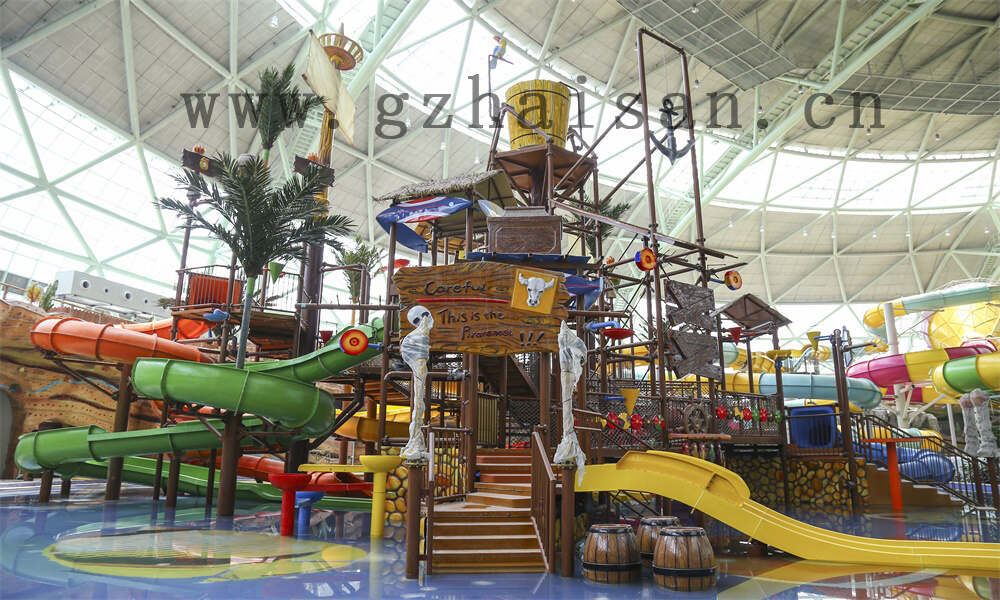 水上乐园管理中如何优化园区的体验和互动设施？