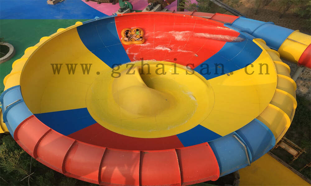 如何在水上乐园管理中提升园区的公共艺术和文化设施？