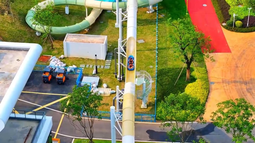 激流过山车｜当速度拥抱水花，掀起水上狂欢盛宴